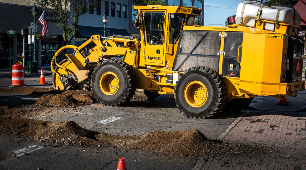 Cutting trenches asphalt concrete guide