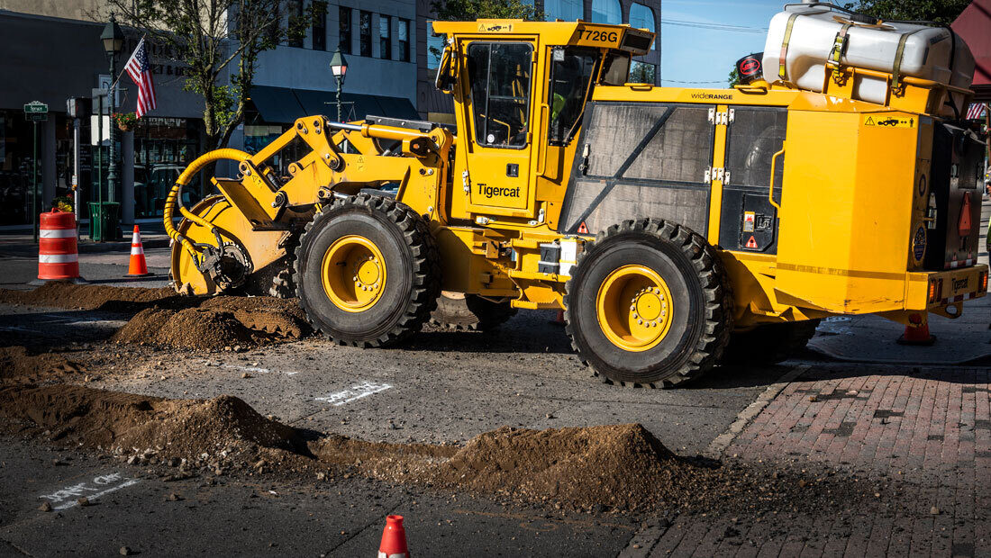 Cutting trenches asphalt concrete guide